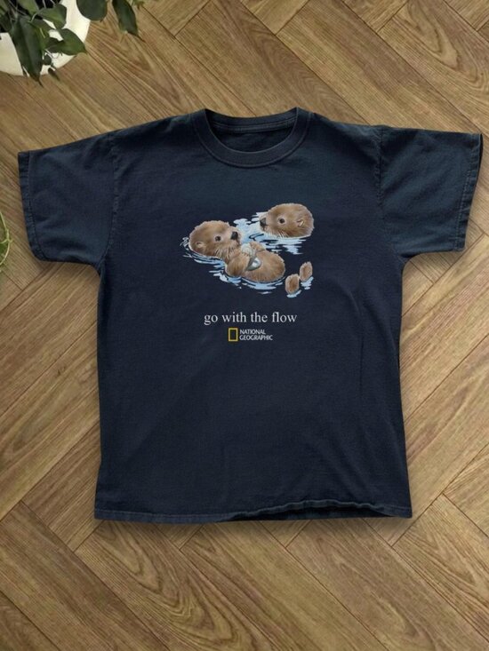 Gildan Other - Vintage National Geographic "go with the flow" Otter Graphic T-Shirt Unisex